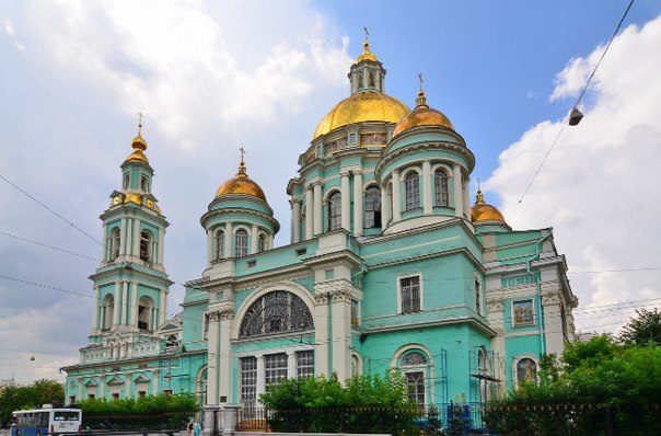 10 самых посещаемых православных храмов Москвы