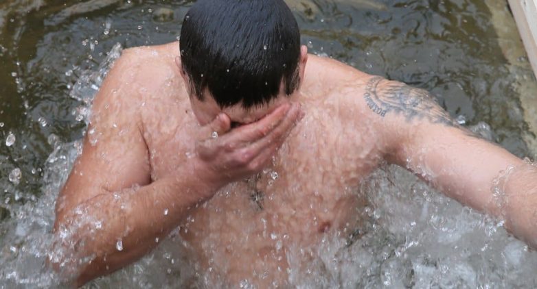 Разве купание в проруби на Крещение обязательно?