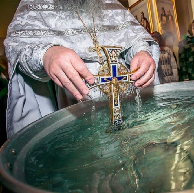 Развенчиваем мифы о крещенской воде