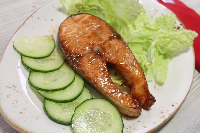 Вкуснейшие стейки из лосося: всего 3 ингредиента, 20 минут и самая вкусная рыба на столе!
