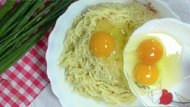 Жареные макароны с яйцом