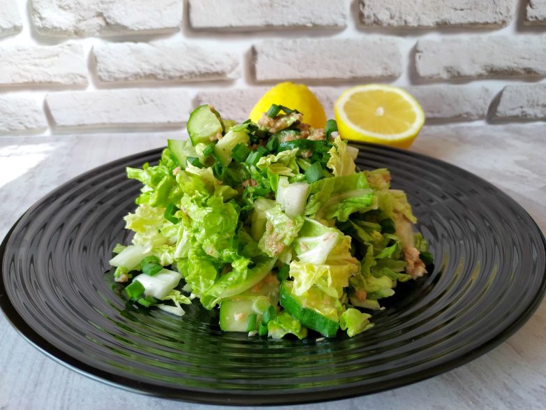 Хрустящий салат с тунцом - легкий и не надоедает!