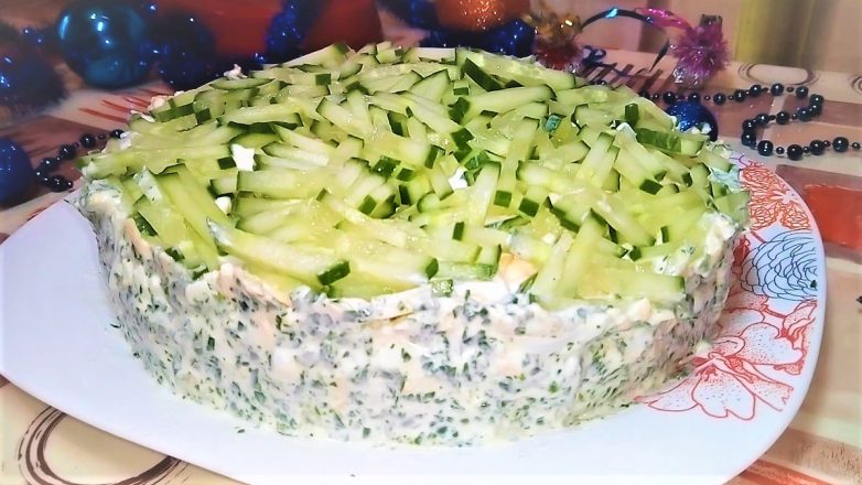 Новогодний салат «Новинка» - великолепная альтернатива приевшемуся салату «Мимоза»!