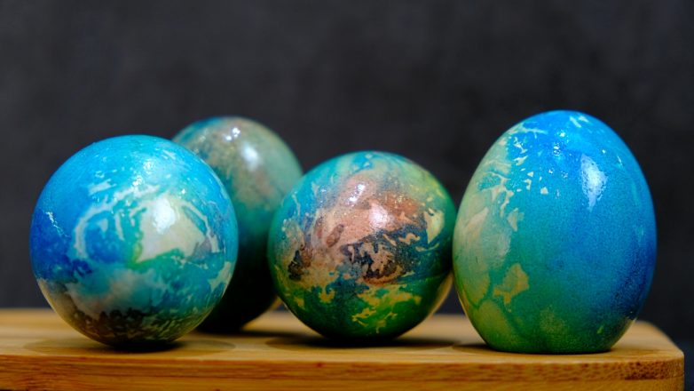 Пасхальные яйца как планета «Земля» или как покрасить яйца на Пасху красиво и необычно?!