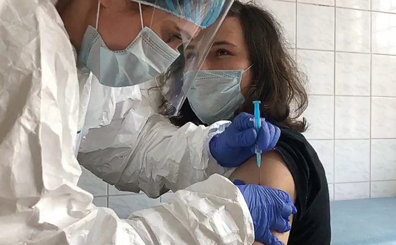 Завершились испытания российской вакцины от COVID-19