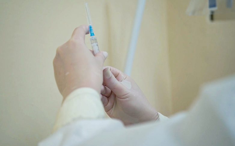 Минздрав пообещал россиянам бесплатную вакцинацию от коронавируса