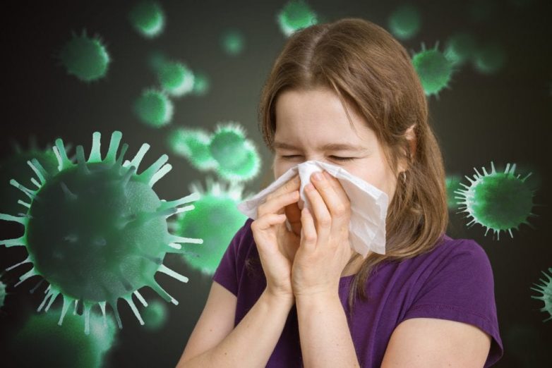 Роспотребнадзор предупредил о рисках сочетания ОРВИ, гриппа и COVID-19 этой осенью