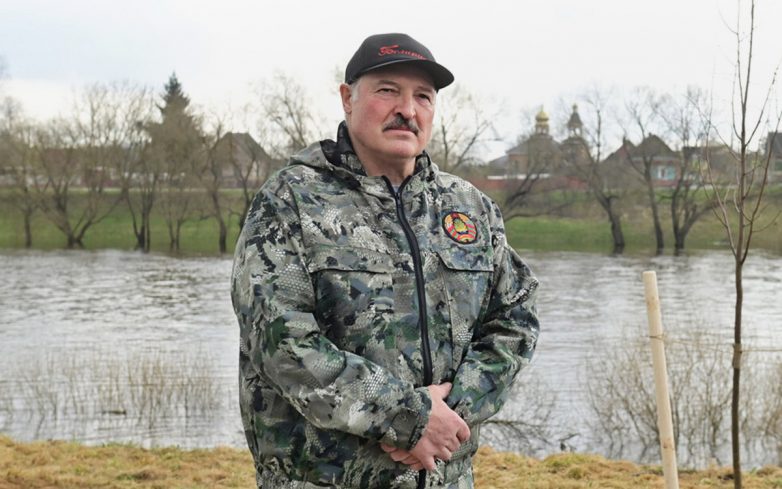 Лукашенко советует белорусам «нормально питаться» для борьбы с COVID