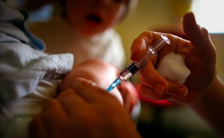Надо ли сейчас вакцинировать детей от COVID?