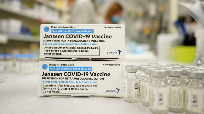 США ограничивают применение вакцины J&amp;J от COVID из-за риска тромбоза
