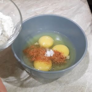 Если есть яйца и помидор приготовьте это блюдо на завтрак!