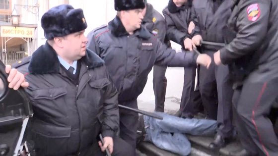 Алексей Панин устроил погоню за 20 полицейскими, увозившими его дочь