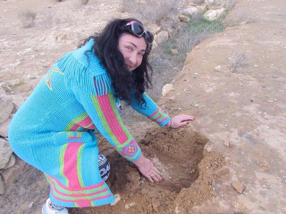 Лолита Милявская в новогодние праздники искала клад в Израиле