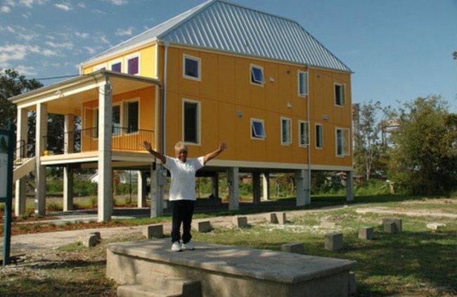 Брэд Питт построил дома для сотни семей, потерявших все во время урагана