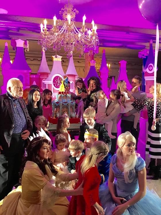 Филипп Киркоров в честь 4-летия дочери устроил праздник