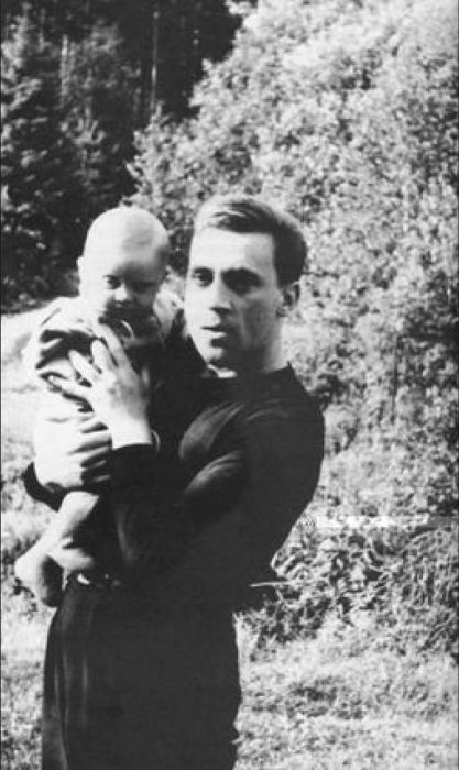 Редкие фотографии советских знаменитостей с детьми