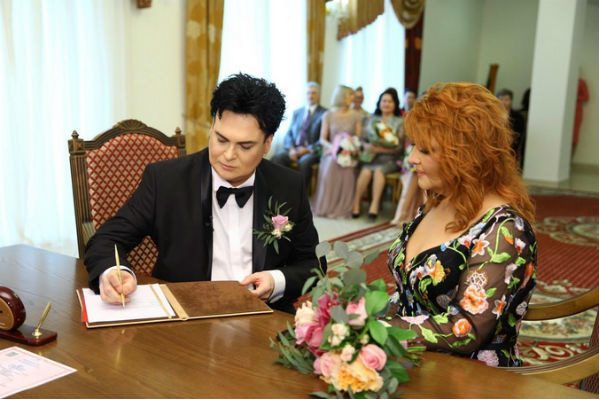 Певица Анастасия вышла замуж в восьмой раз
