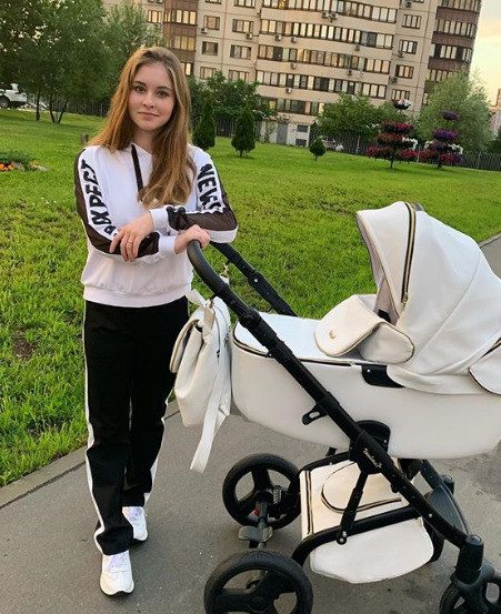 Юлия Липницкая показала, как выглядит после рождения дочери