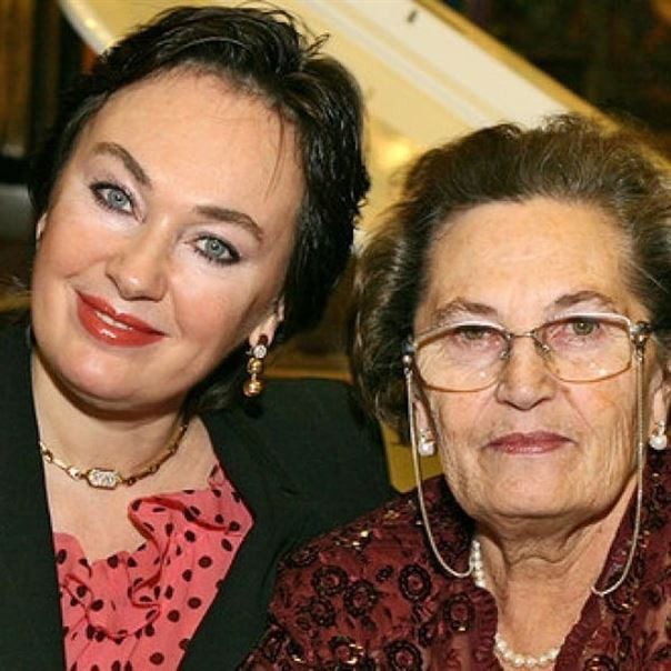Отечественные знаменитости со своими мамами