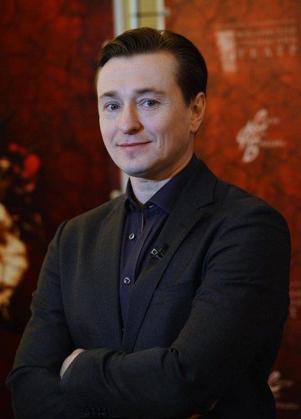 Актёр Сергей Безруков стал отцом в пятый раз