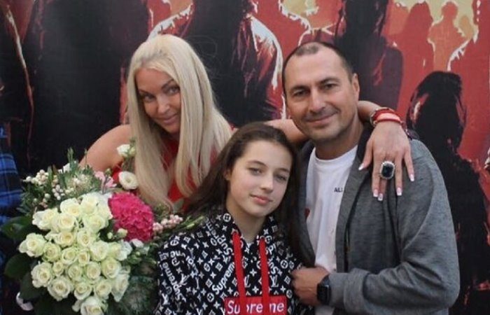 Почему дочь Анастасии Волочковой сбежала от матери в семью отца и как ей живется