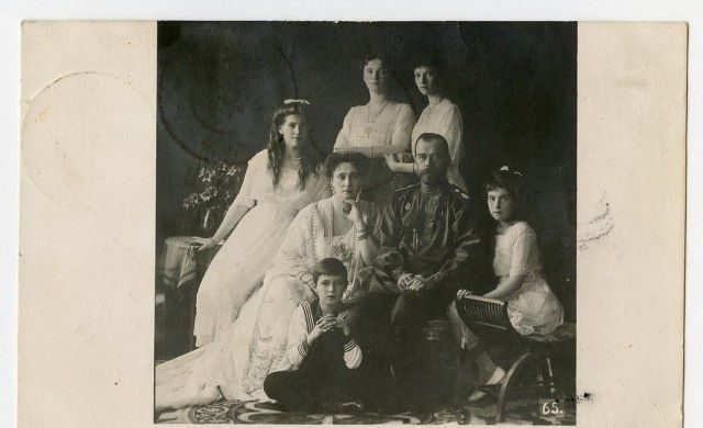 Уникальный альбом с фотографиями царской семьи