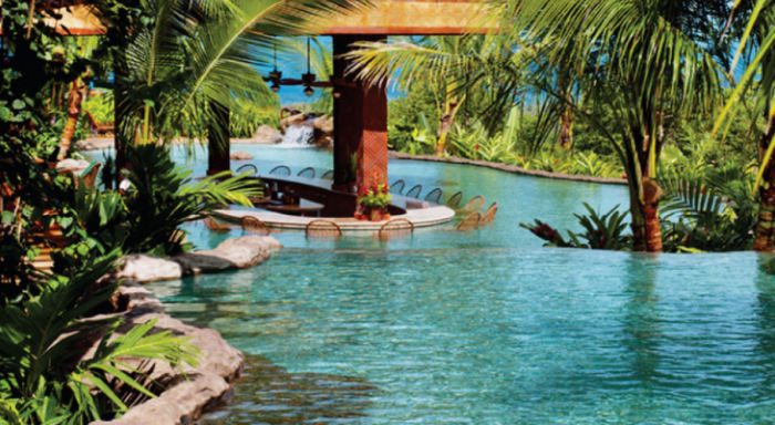 15 фантастических бассейнов, в которых стоит поплавать хотя бы раз в жизни