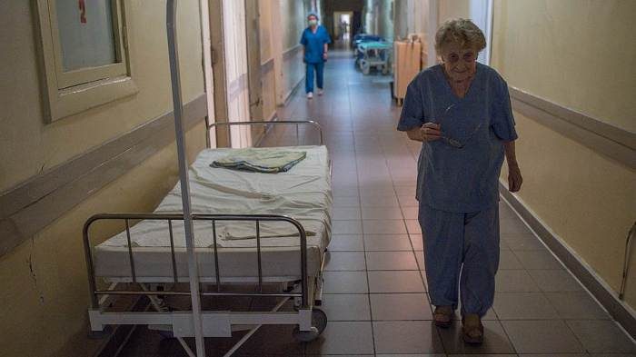 87-летний хирург Алла Левушкина проводит более 100 операций ежегодно
