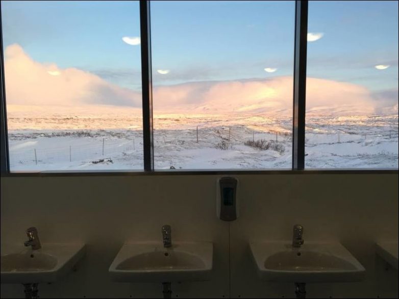 17 удивительных туалетов с роскошным видом из окна