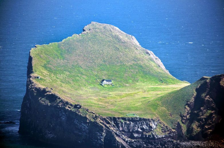 Хотите сбежать от суеты большого мира? Эти 20 одиноких домиков на островах вам точно помогут!