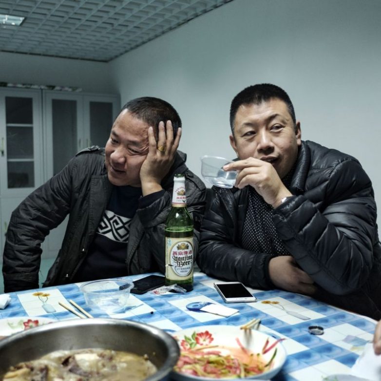 Вот так живут более 1.000.000 китайцев в подземных бункерах времен холодной войны