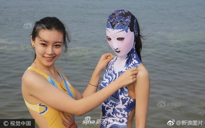 Почему в Китае загорают в масках?