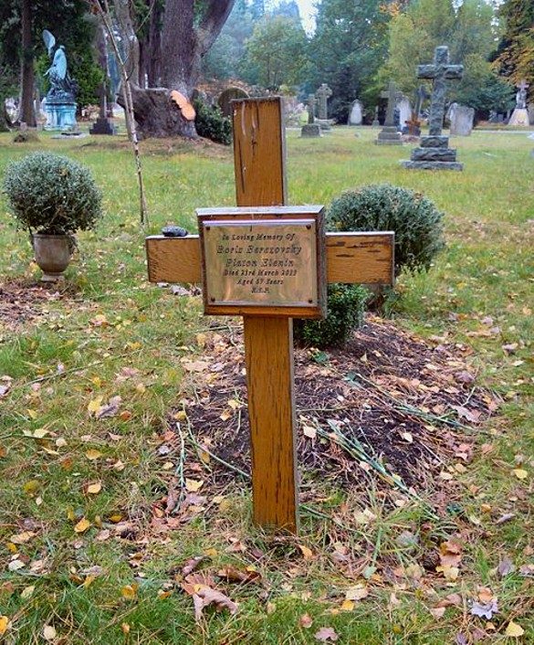 Состояние могилы олигарха Березовского повергло в шок