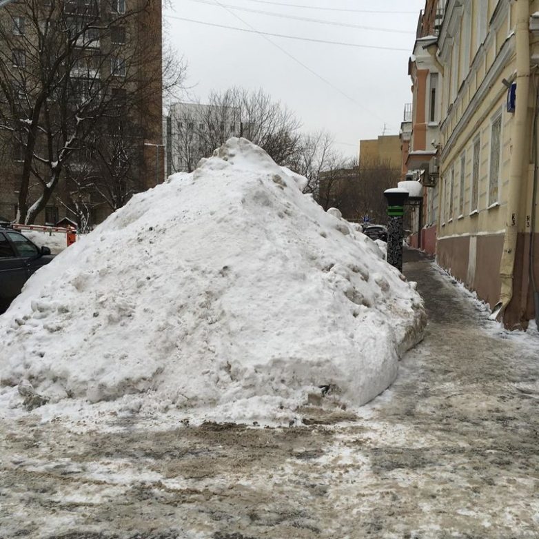 Как в России убирают снег