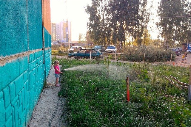 Как программист из Челябинска смог превратить унылый двор в лучший двор района