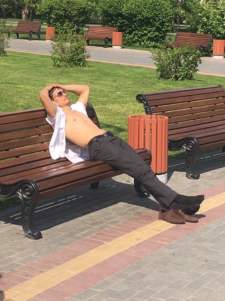 Коллекция странных поступков россиян, совершённых этим жарким летом