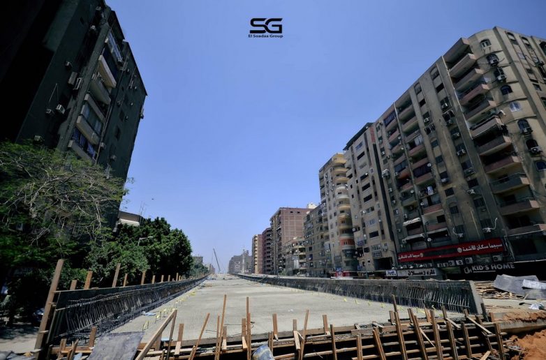 Офигеть! В Египте строят дорогу в нескольких сантиметрах от жилых домов