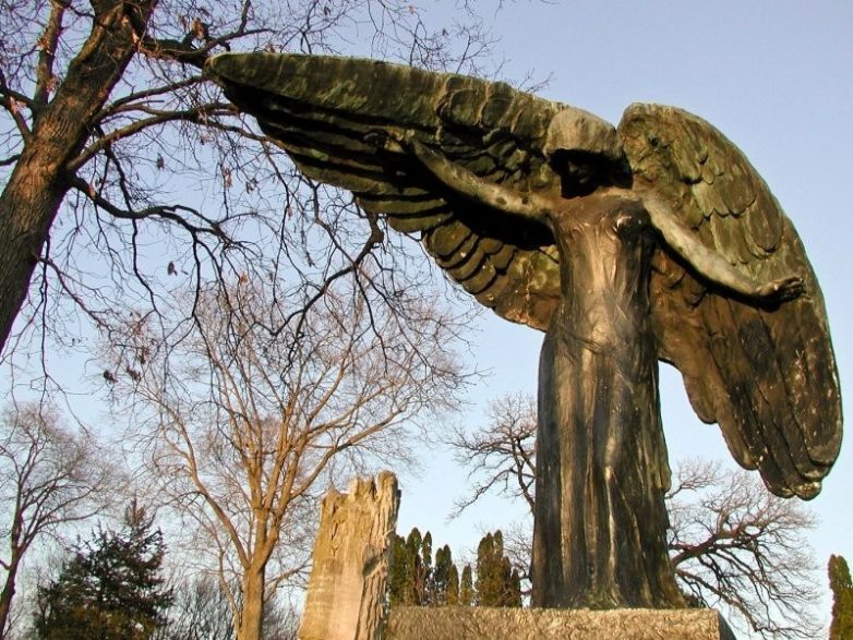 25 самых удивительных надгробий в мире