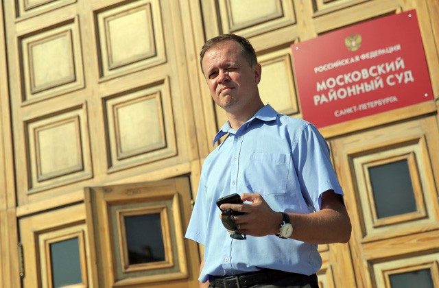 Иван Павлов у здания Московского районного суда в Санкт-Петербурге, 7 августа 2014 года. Фото: Руслан Шамуков / ИТАР-ТАСС