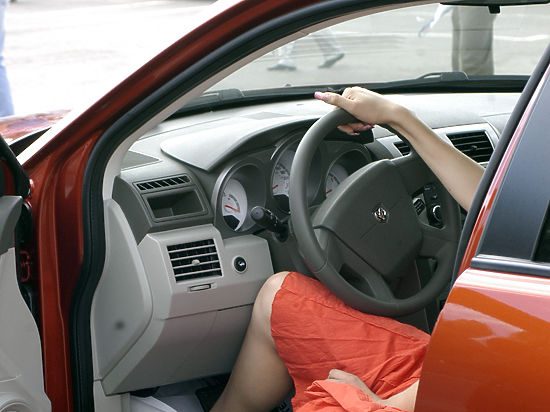 Замужние женщины смогут водить автомобиль