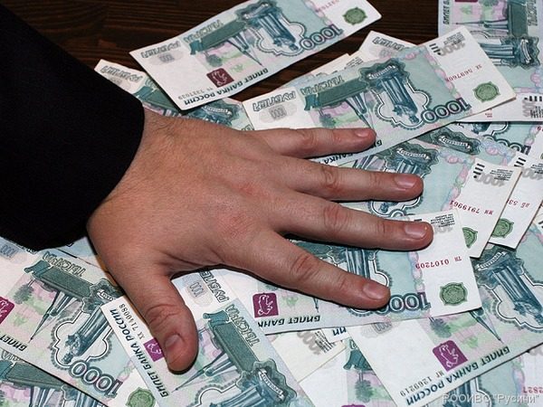 Пожилой поэт отдал мошенникам более 1 000 000 рублей