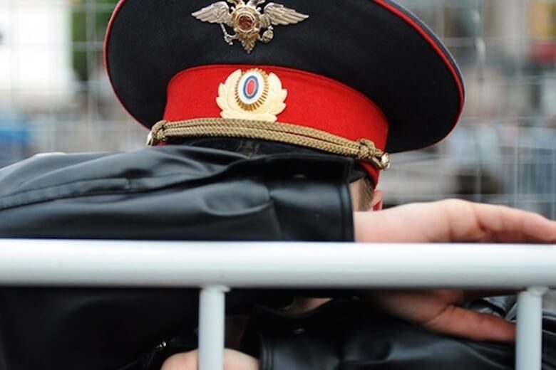 Омские полицейские попались на торговле «паленым» алкоголем