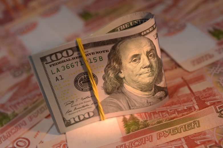 Москвича обсчитали в банке на 20 млн рублей при обмене валюты!