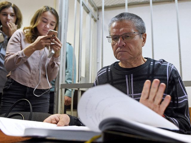 В суде показали видео передачи Улюкаеву взятки у офиса «Роснефти»
