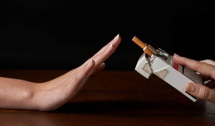 Депутаты предложили сократить рабочую неделю для некурящих