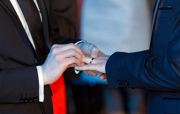 МВД завело дело против заключивших однополый брак мужчин
