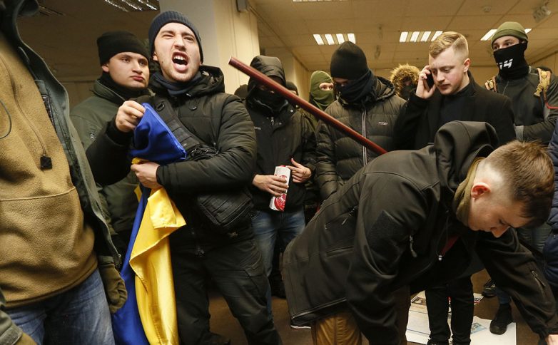 Россия направила протест Киеву из-за нападения на Россотрудничество