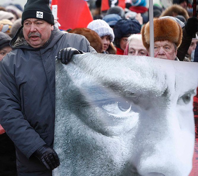 Тысячи москвичей вышли на марш памяти Немцова