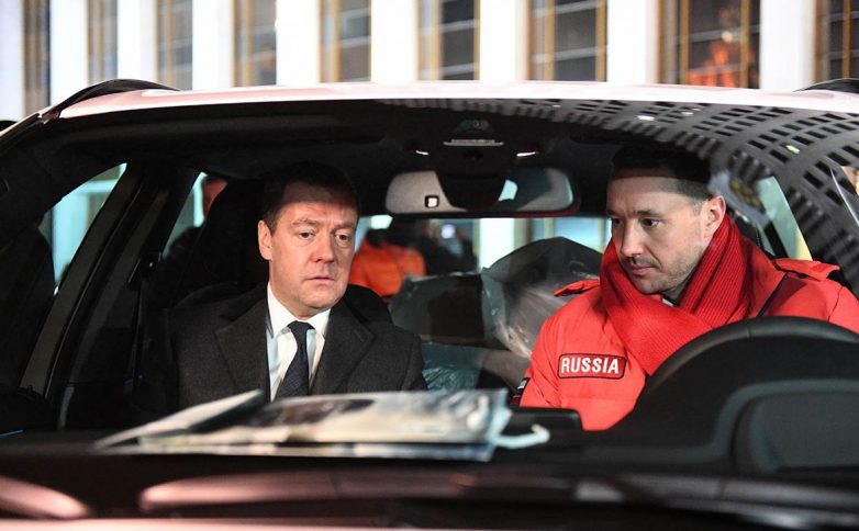 Медведев подарил российским олимпийцам ключи от BMW