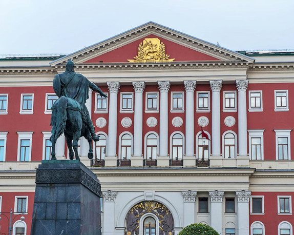 Чиновники мэрии Москвы имеют право на бесплатное лечение от рака за рубежом